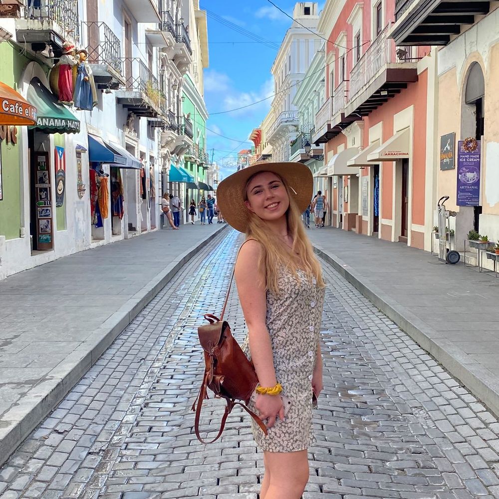 Meet your Posher, Abigail